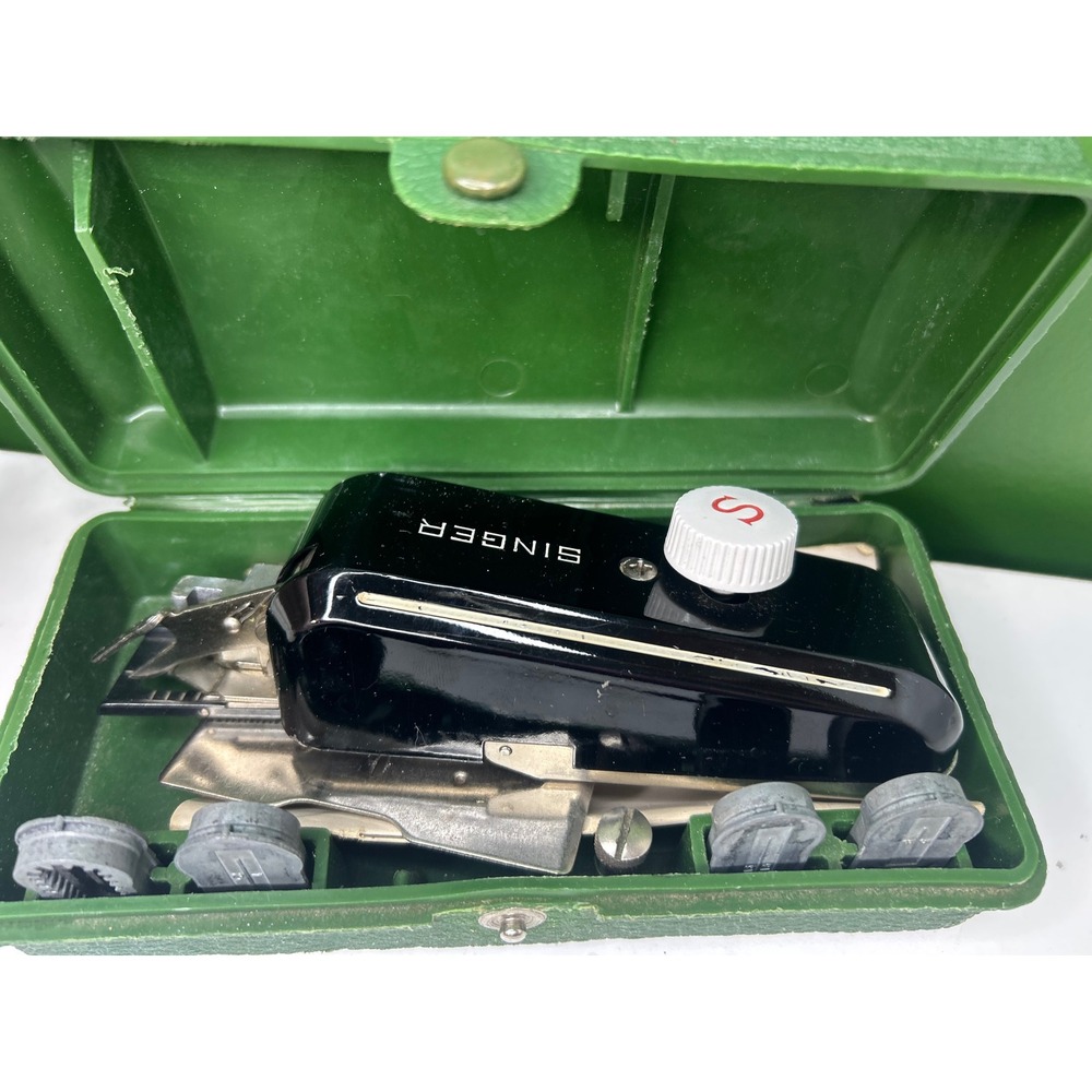 Vintage Singer Buttonholer 160506 Slant Shank Sewing Machine Attachment Case
